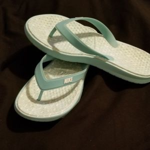 Nike flip flops